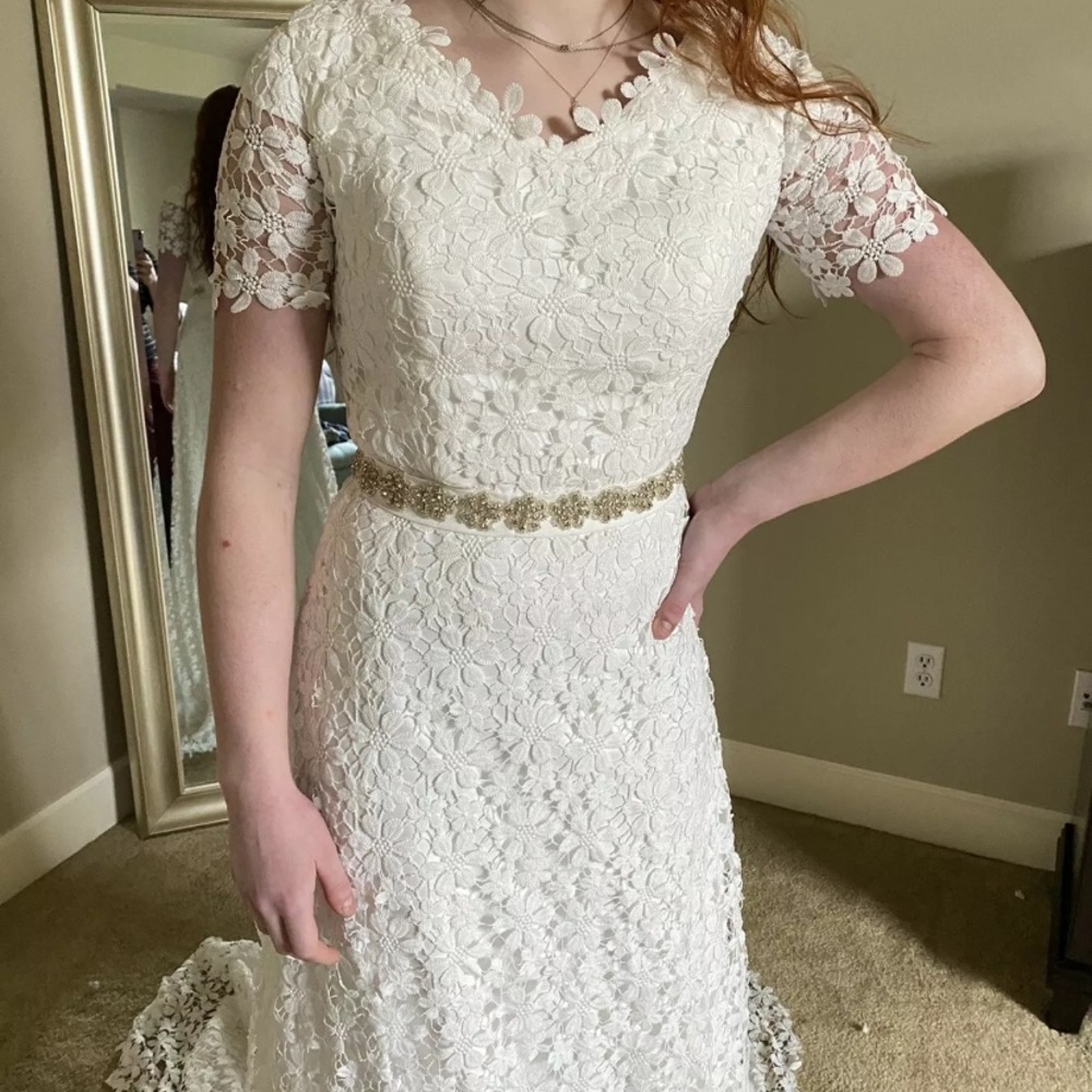 Ivory wedding dress. Roughly size 4